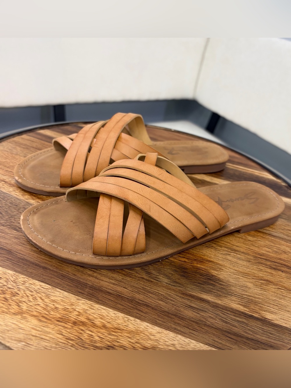 Seven7 Tan Faux Leather Crisscross Multi Strap Flat Slide Sandals Womens Sz 7